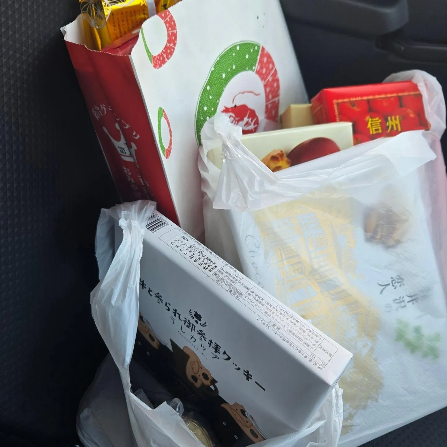 東京から軽井沢へ作品１点をお届けしてきました🎄🚙